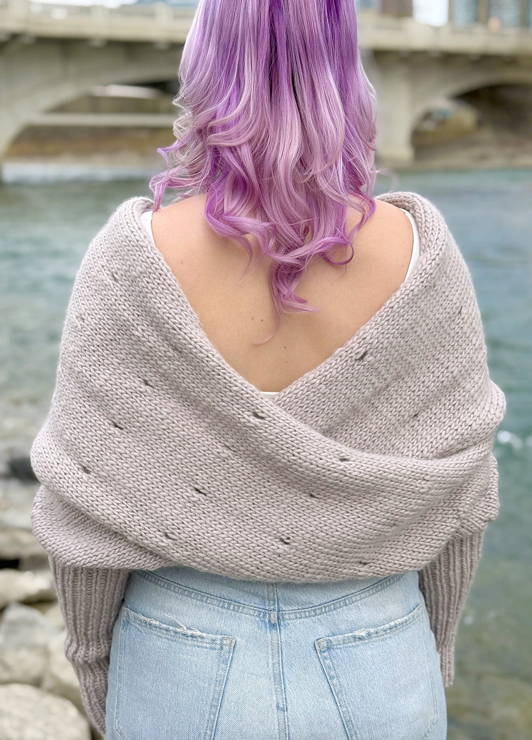 Easy Eyelet Sweater Scarf x @knitatude Kit - Angebot des Monats
